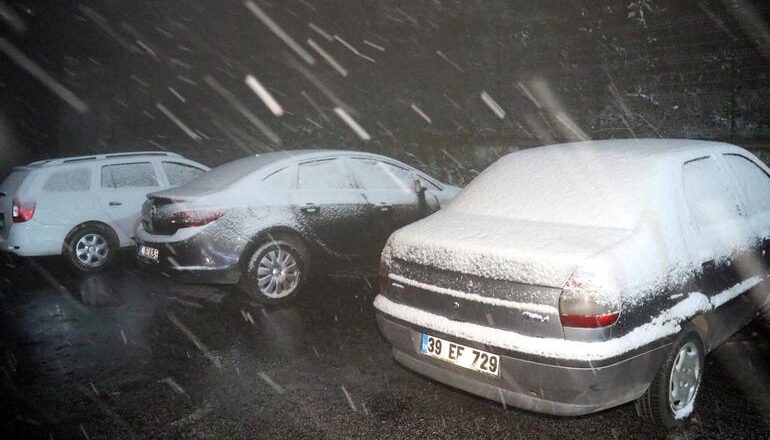  İstanbul’un yanı başı… Kar yağışı başladı